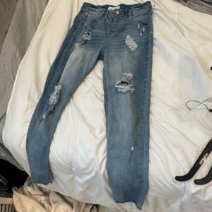 Riped skinny blue jeans